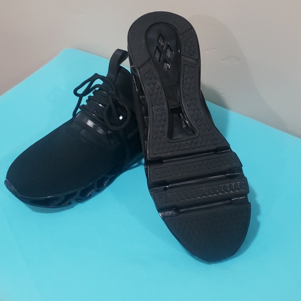 Cloud1 Black Sneakers - Picture 3 of 6